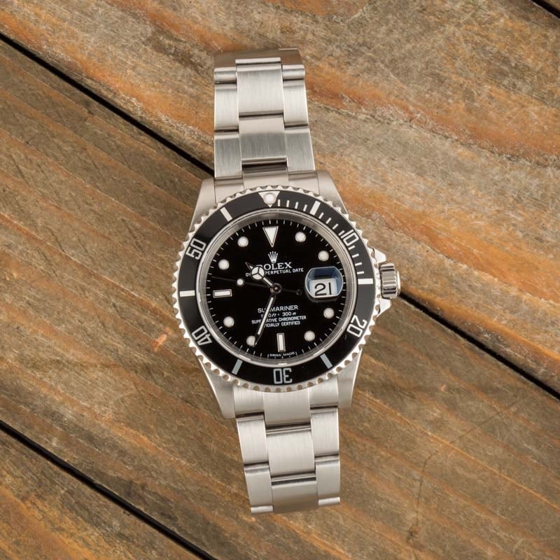 Pre-Owned Rolex Submariner 16610T No Holes Case